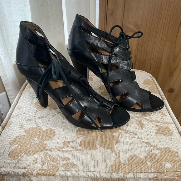 BCBG lace up heels - Picture 3 of 4